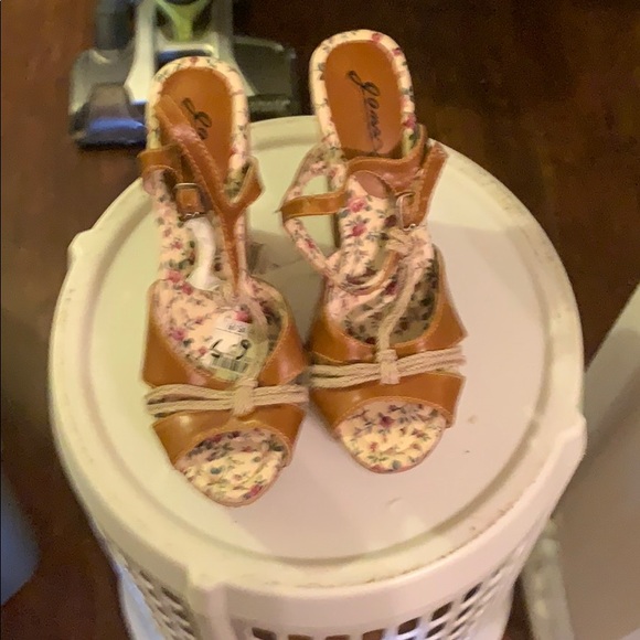 Shoes - Picture 8 of 12